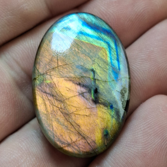 Cabochon Spectrolite de Yläama Rainurée