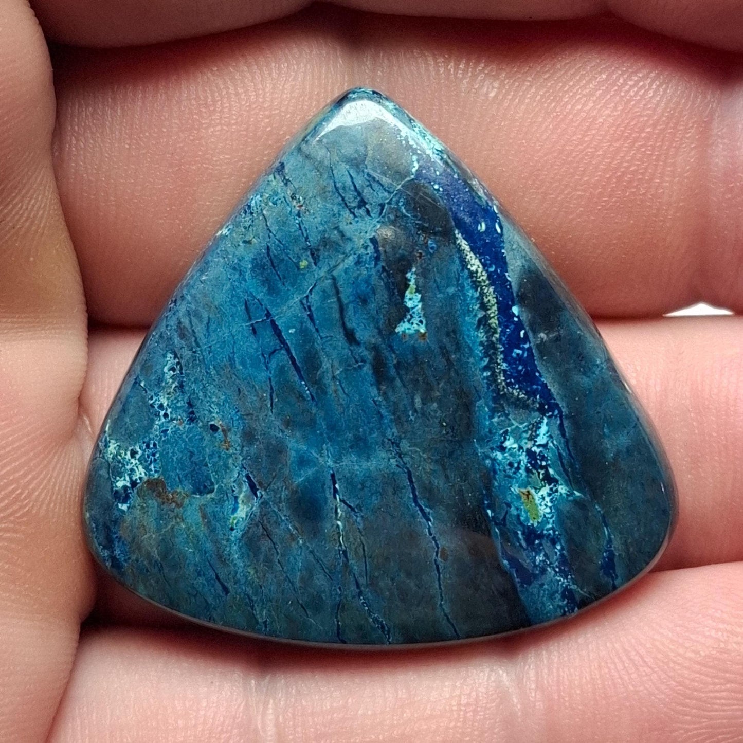 Cabochon shattuckite