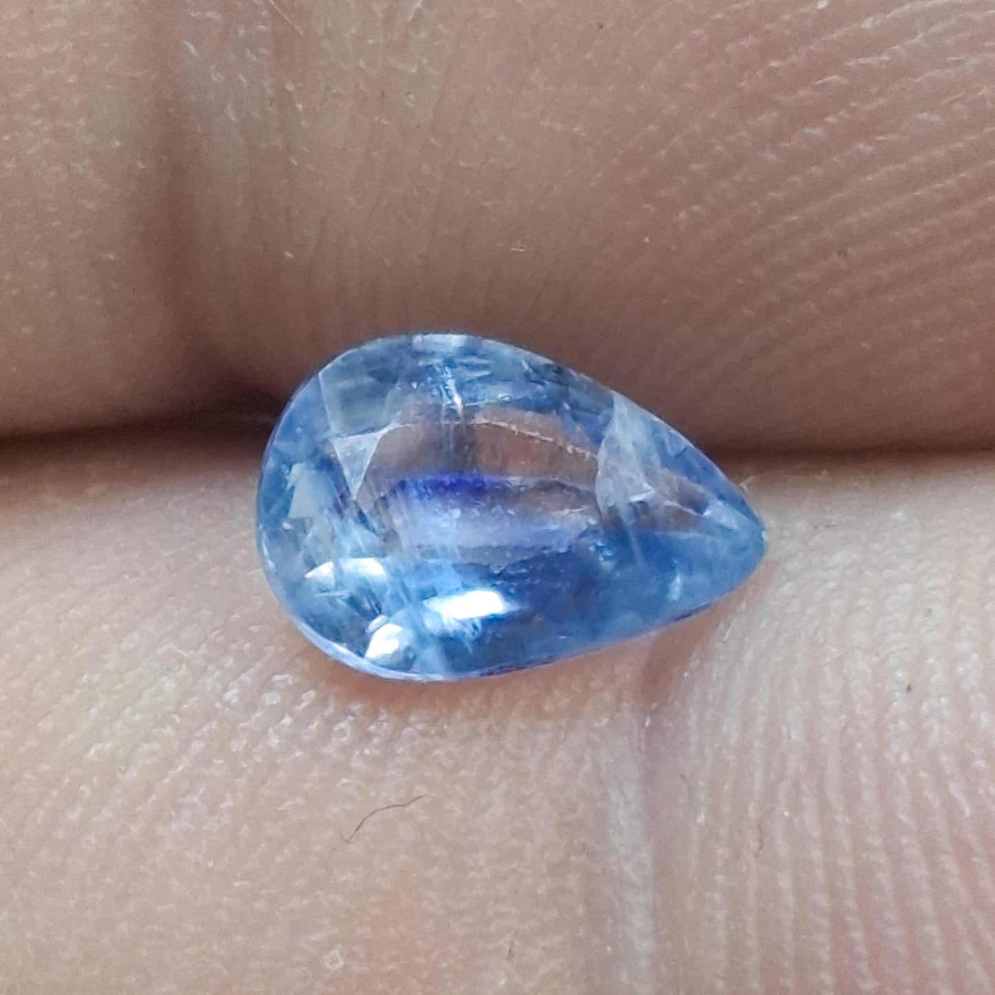 Kyanite facettée