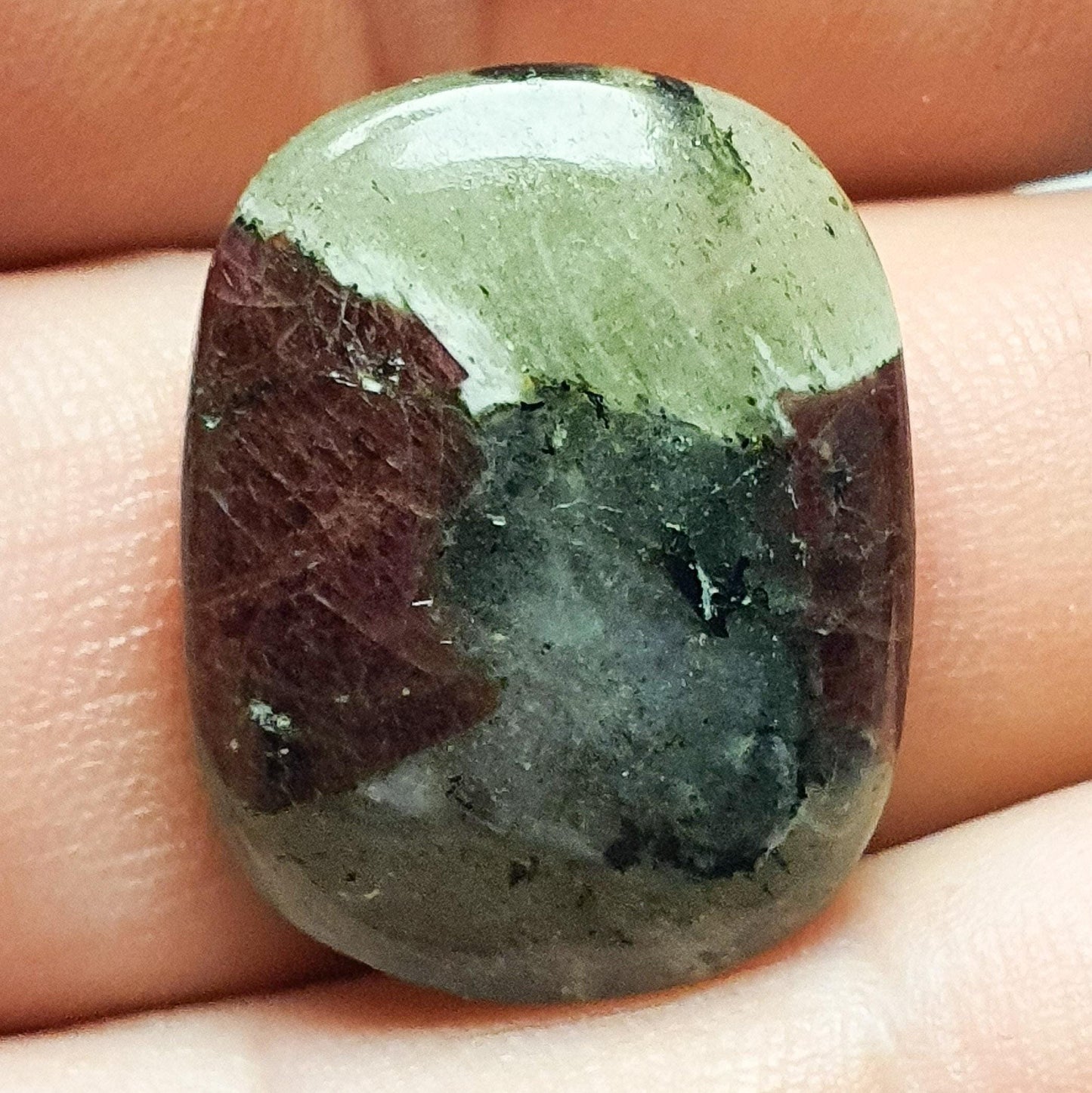 Cabochon eudialyte hackmanite du groenland