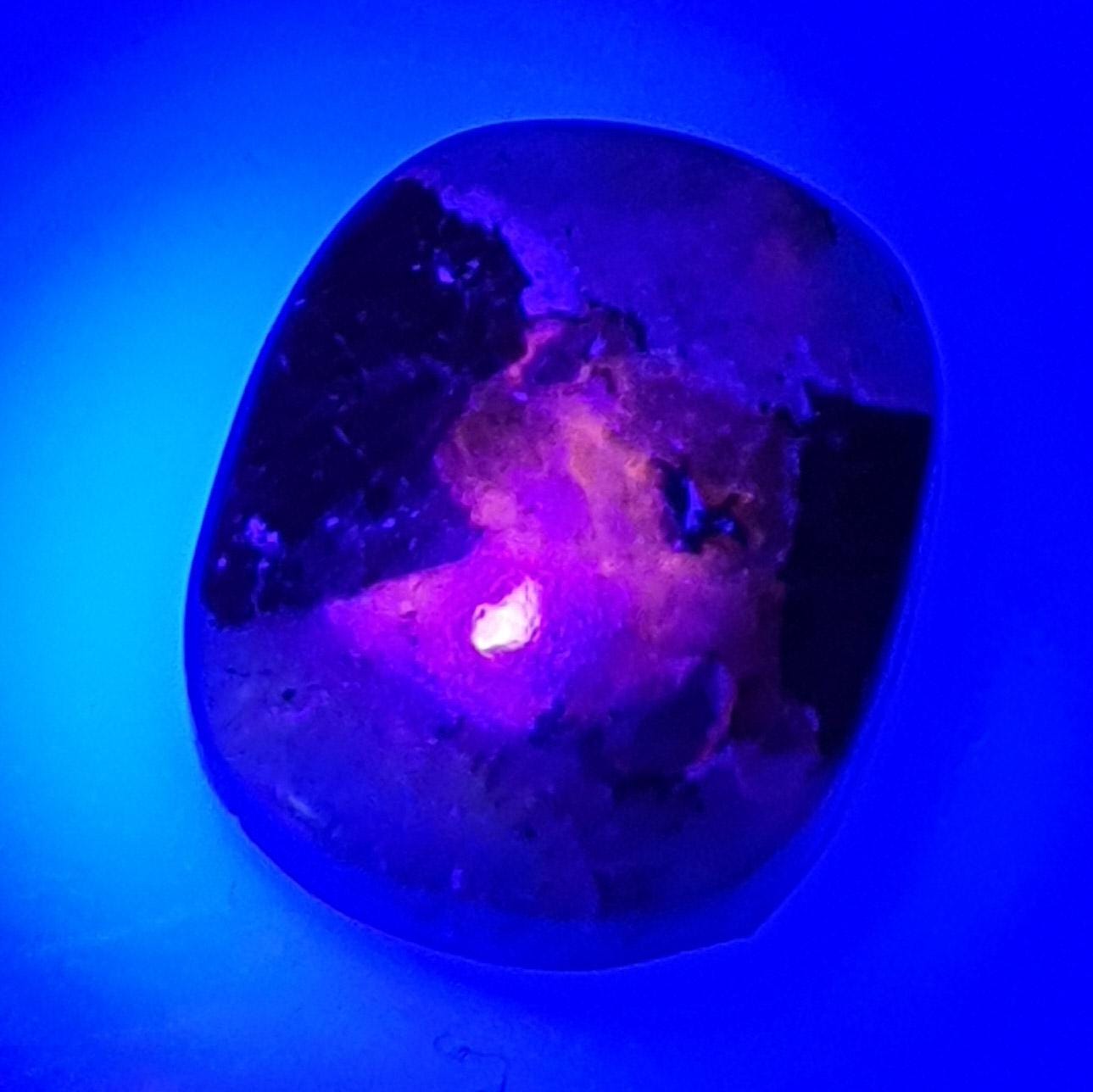 Cabochon eudialyte hackmanite du groenland