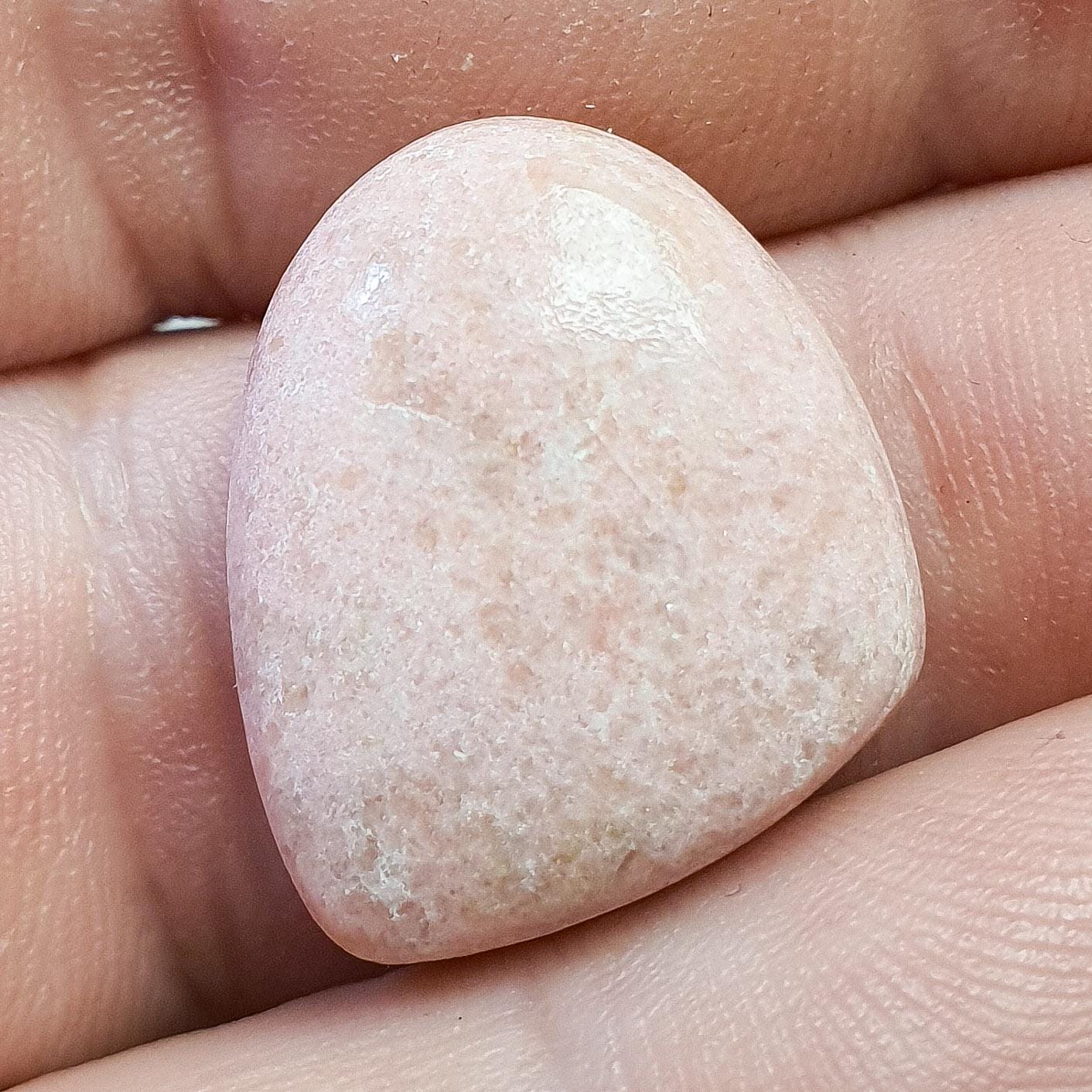 Thulite Cabochon from Lom