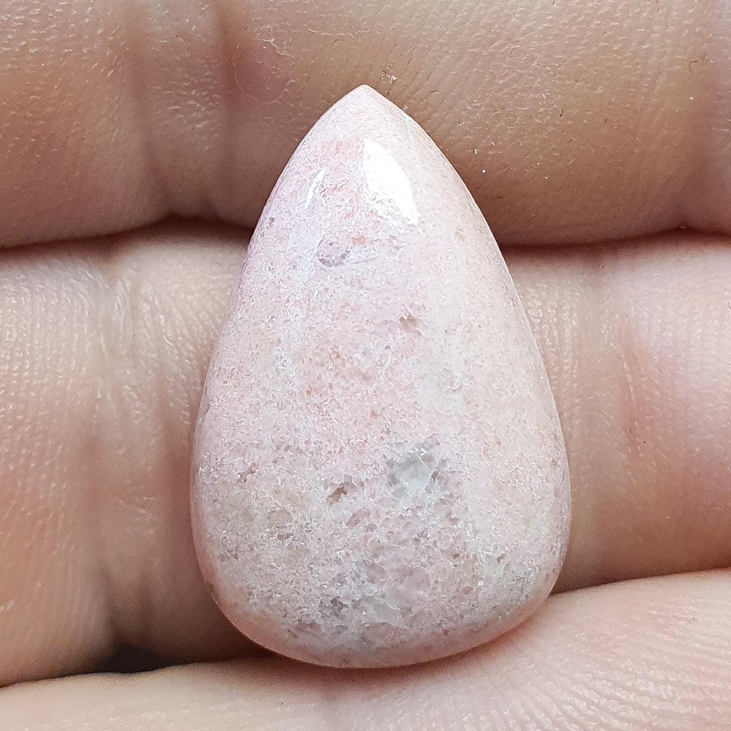 Thulite Cabochon from Lom