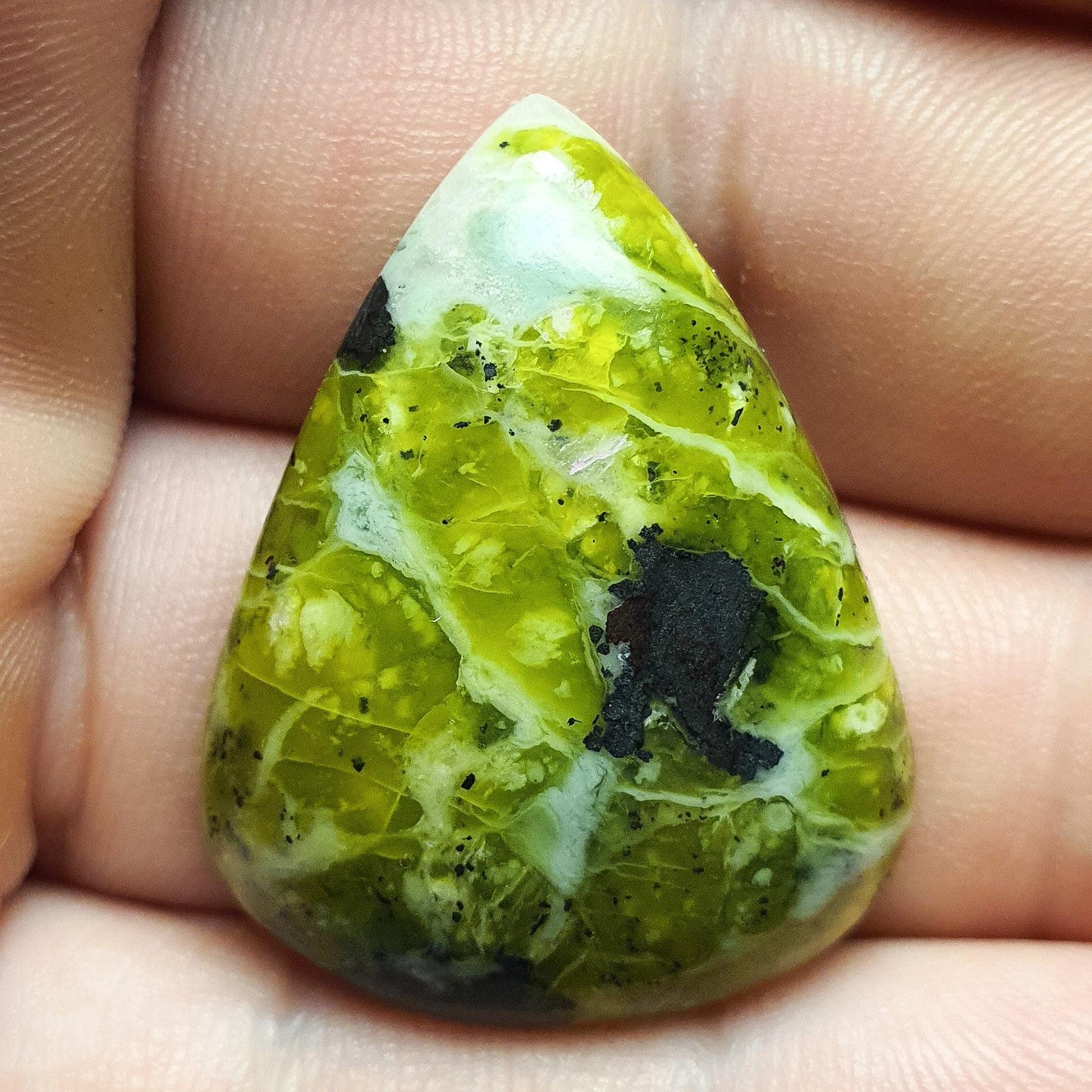 Lizardite cabochon with magnesite