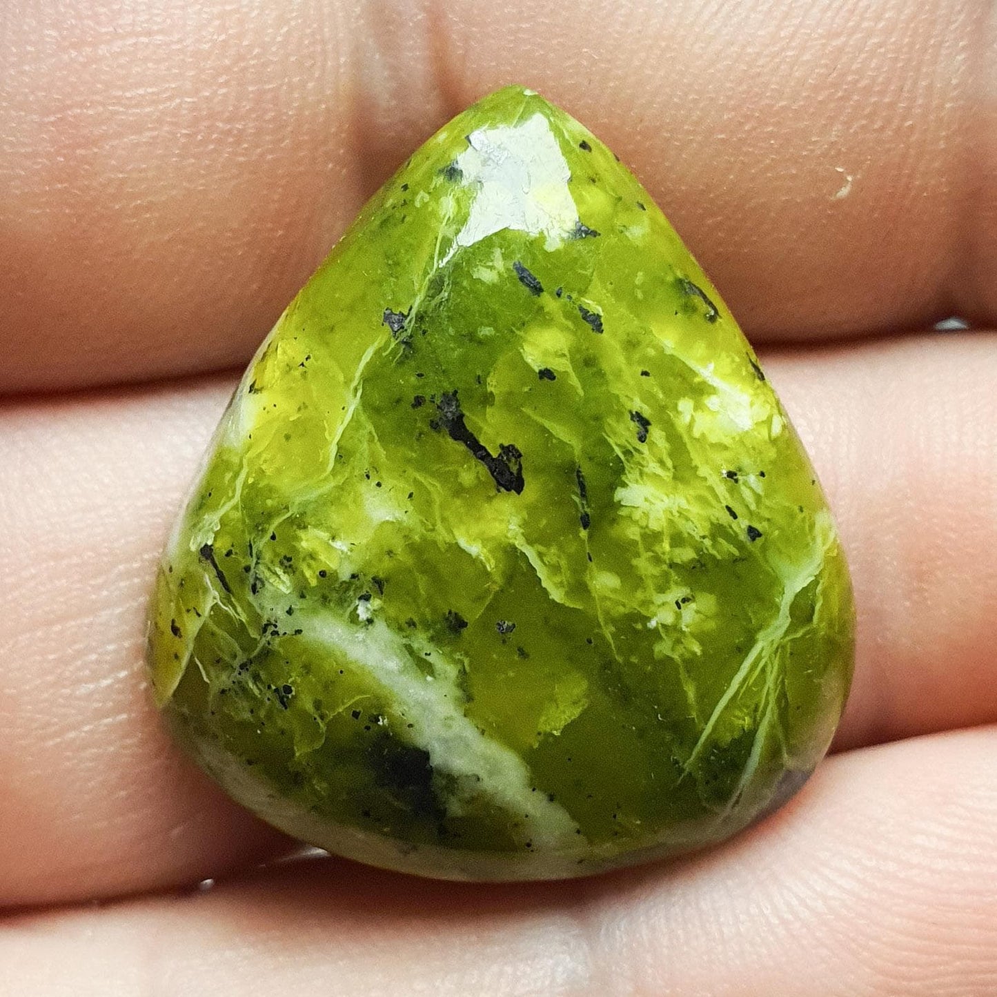 Cabochon lizardite avec magnesite