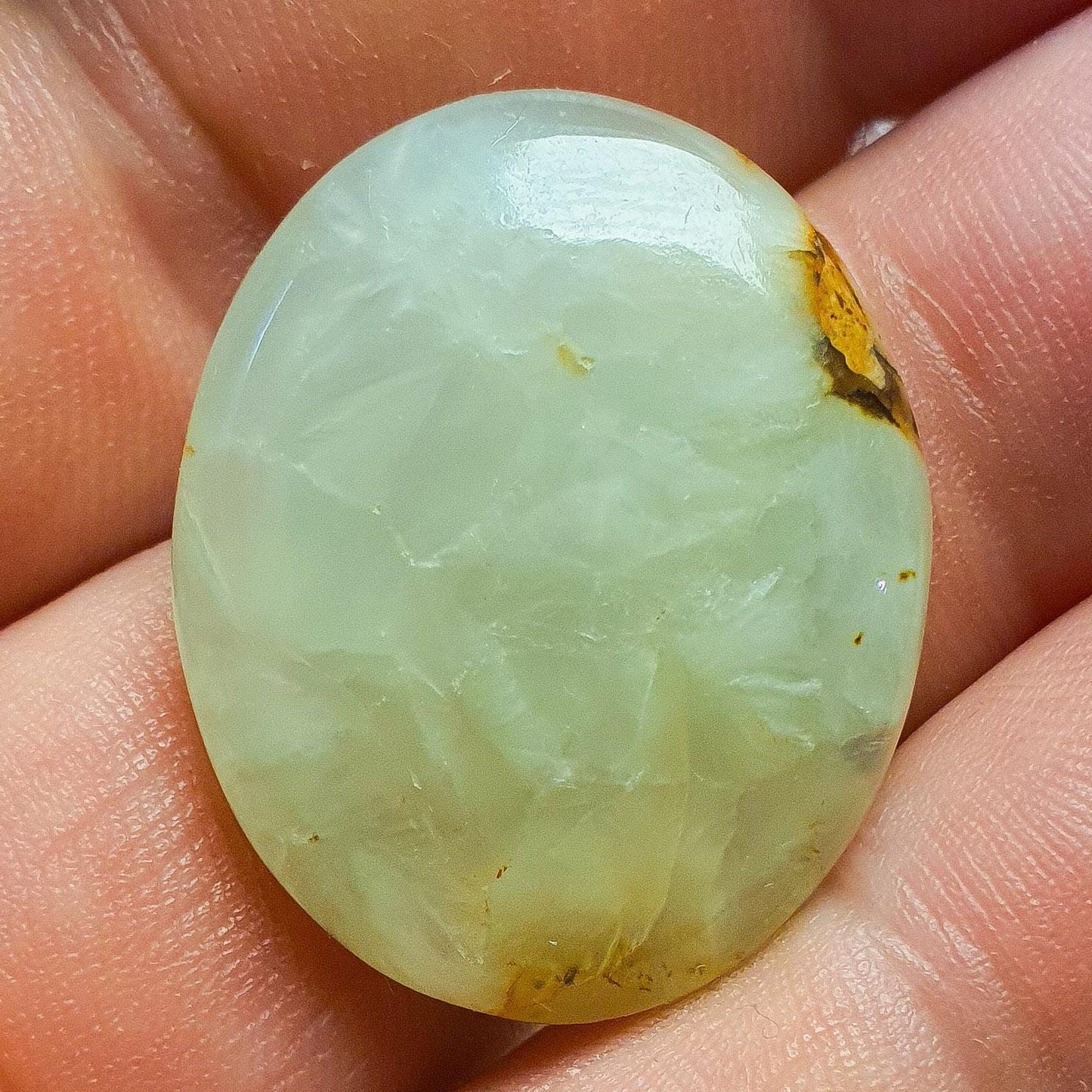 Cabochon prehnite