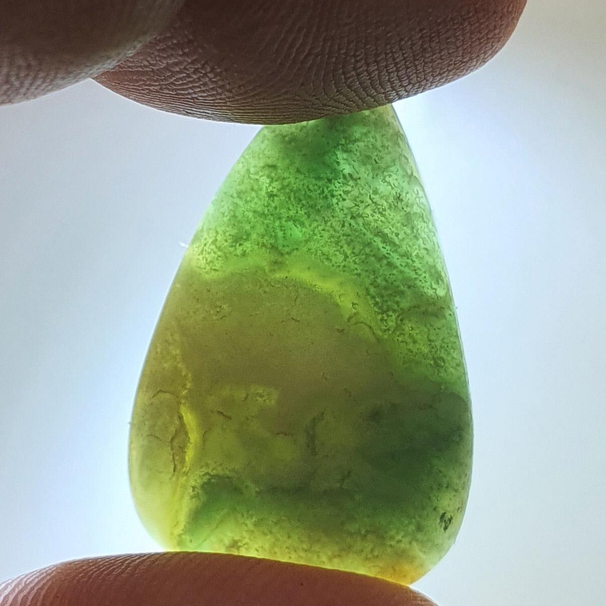 Cabochon opale kiwi