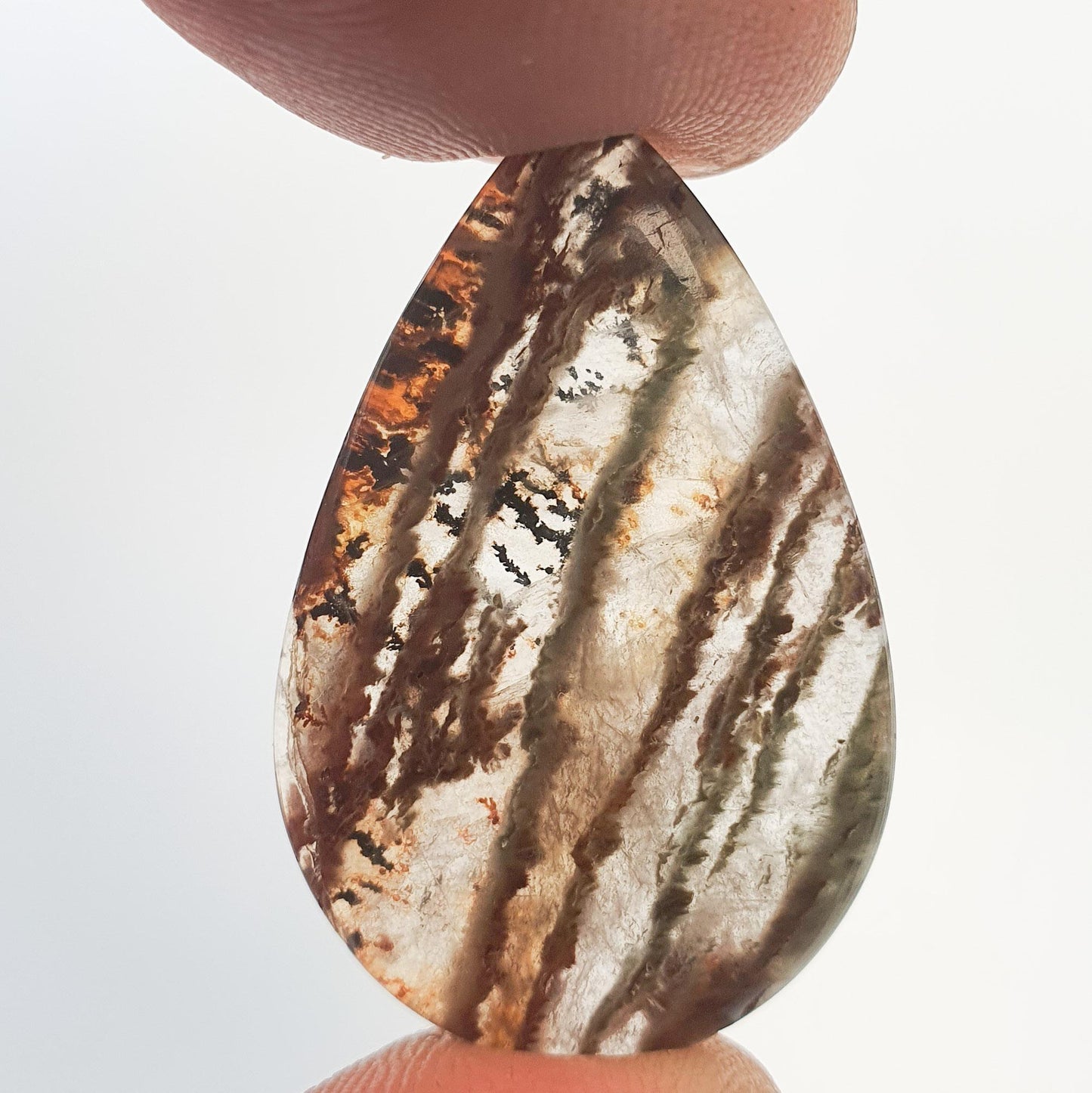 Cabochon quartz lodolite