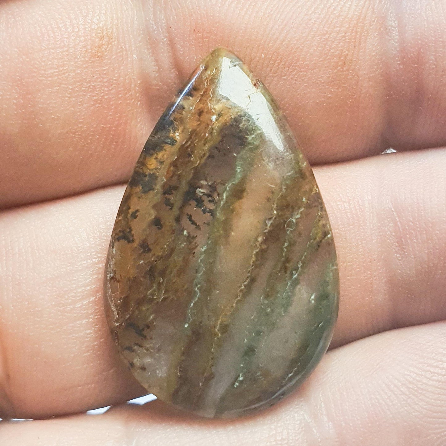 Cabochon quartz lodolite