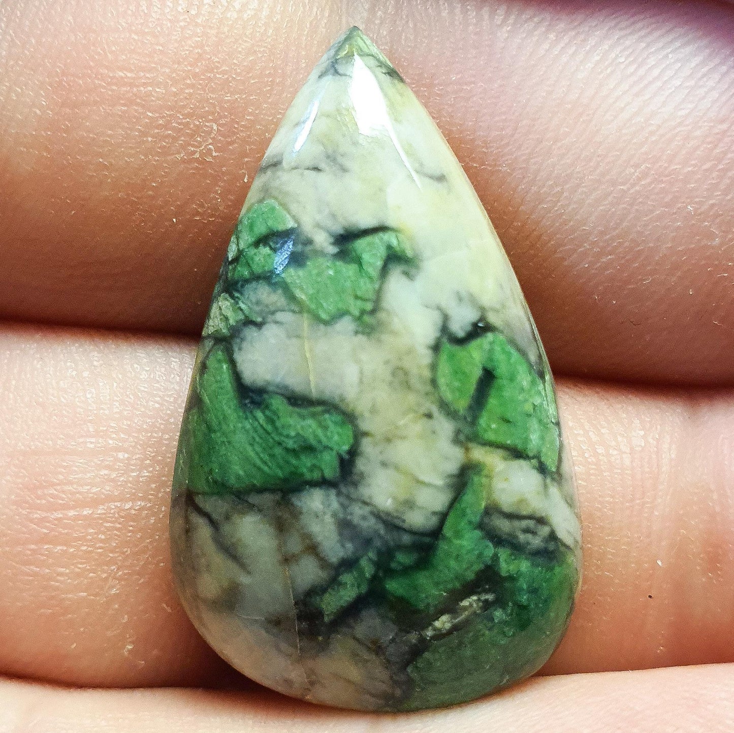 Cabochon smaragdite