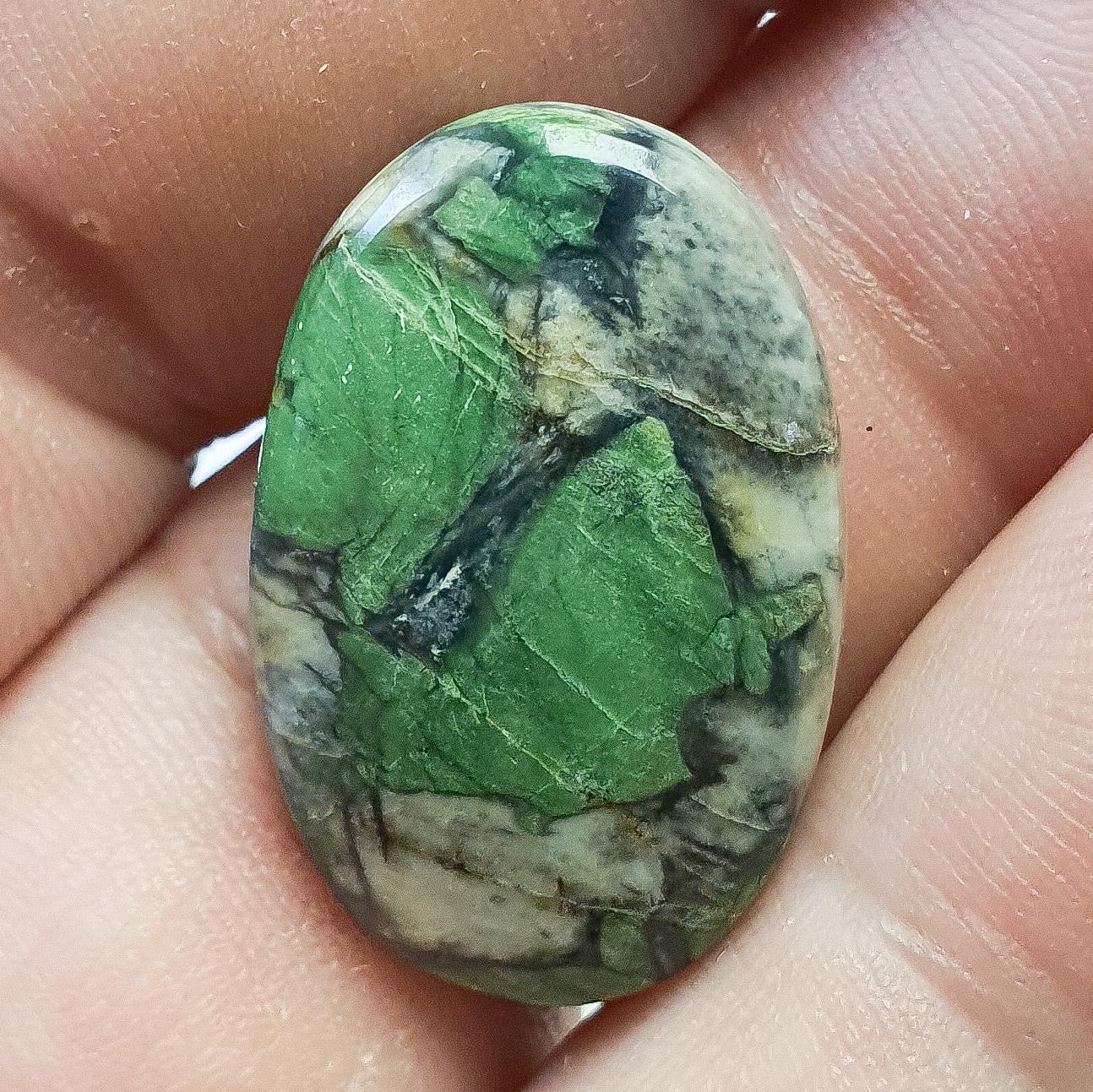 Cabochon smaragdite