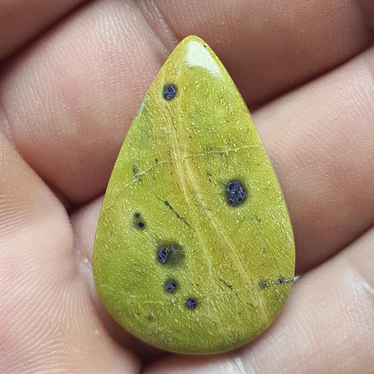 Serpentine stichtite cabochon