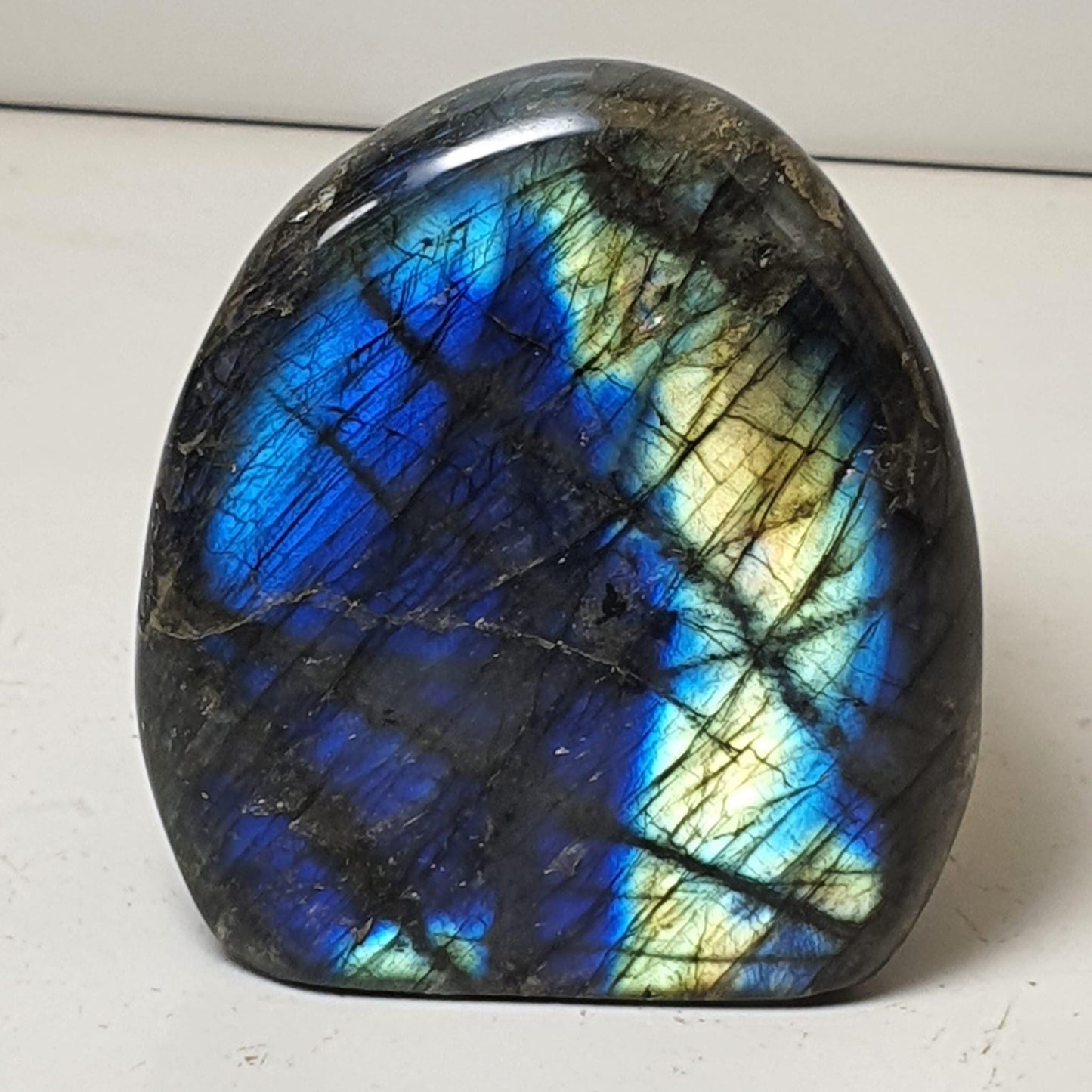 Labradorite forme libre polie