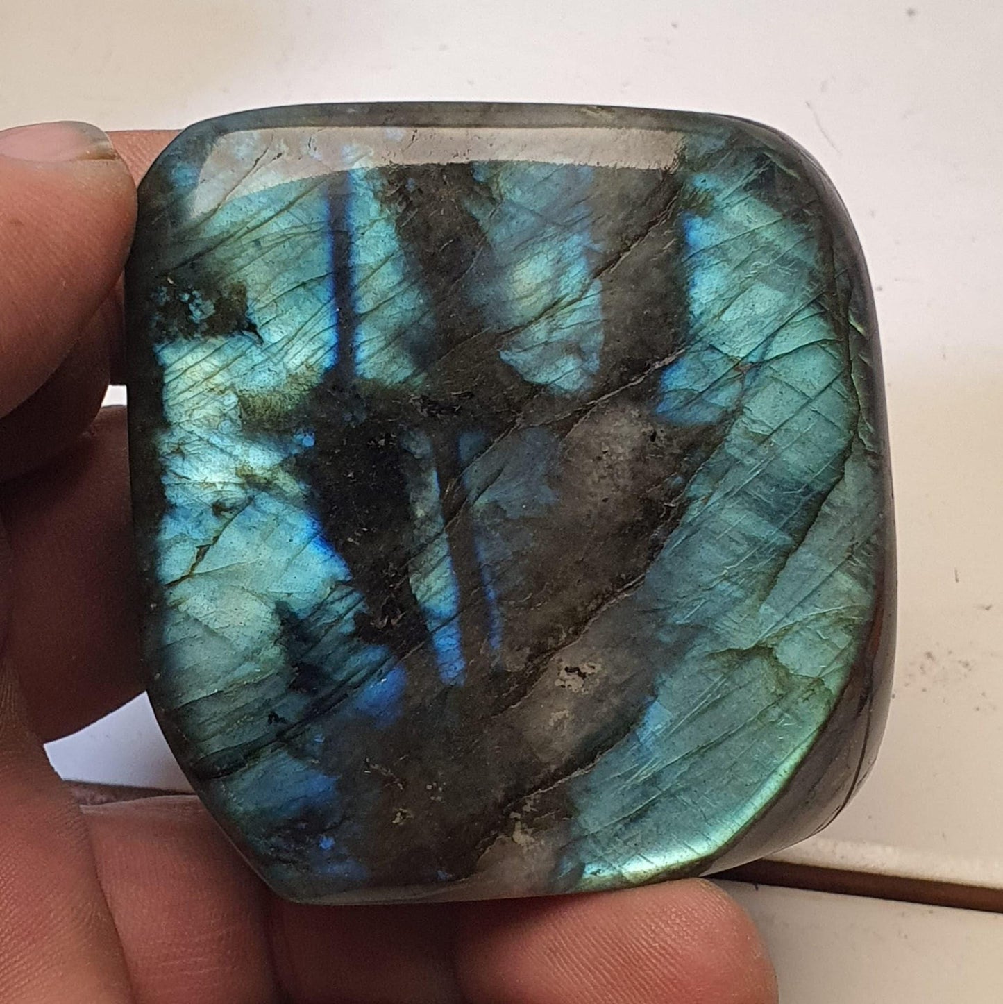 Labradorite forme libre polie