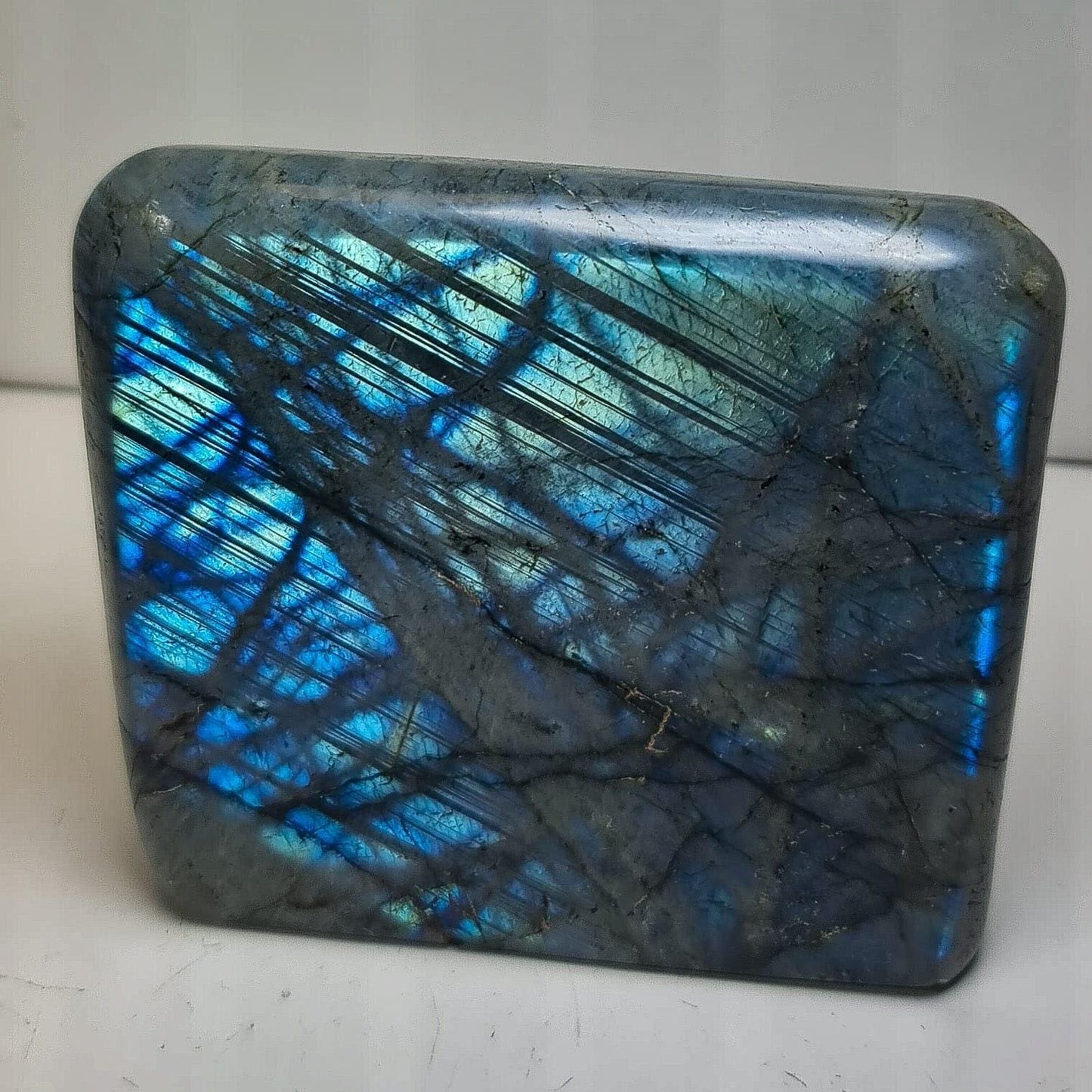 Labradorite forme libre polie