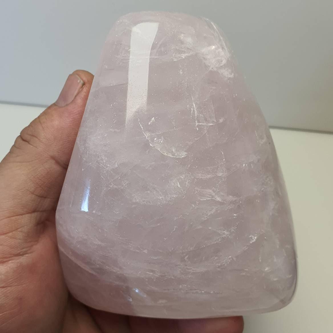 Quartz rose forme libre polie