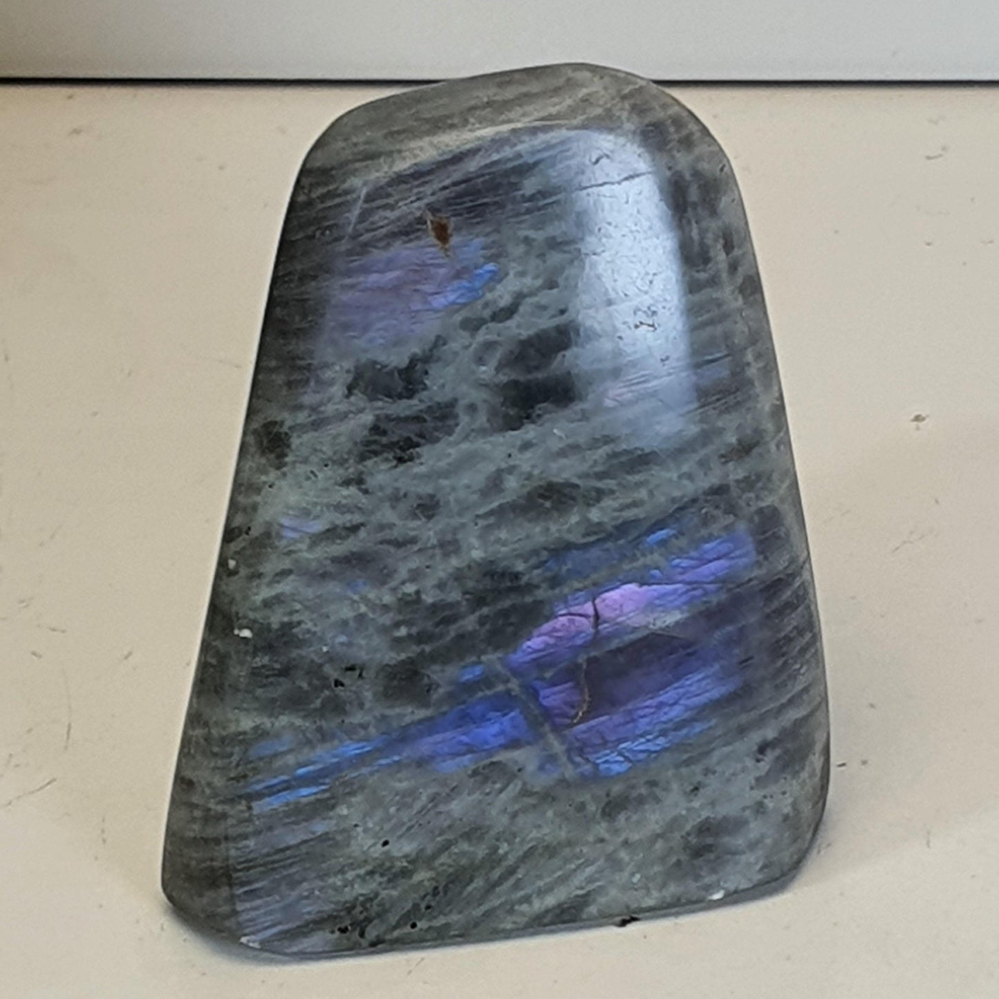 Labradorite forme libre polie