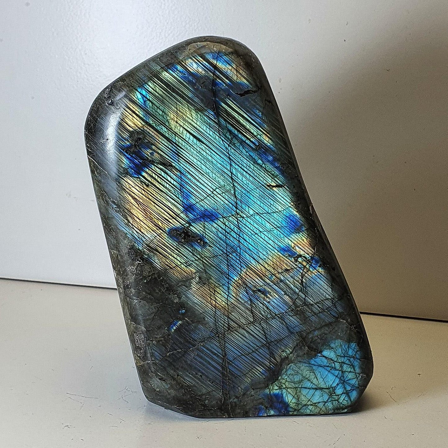 Labradorite forme libre polie