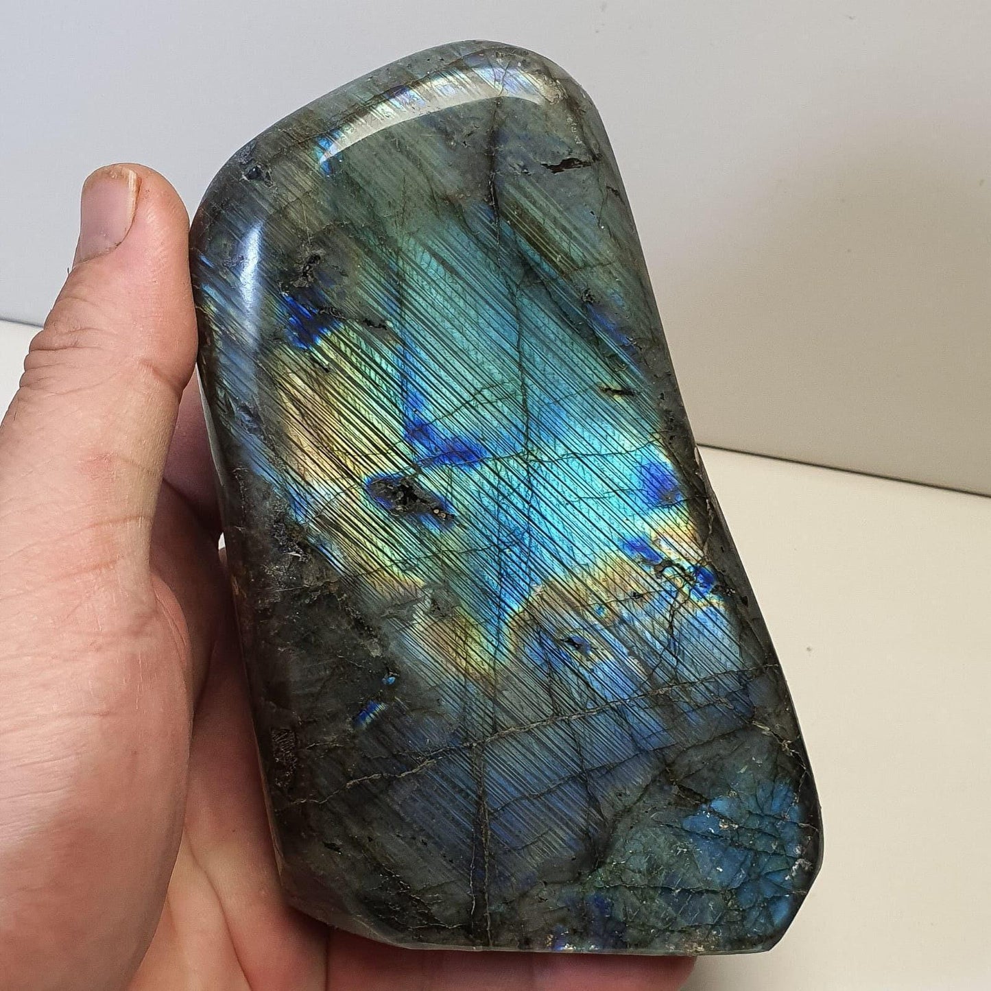 Labradorite forme libre polie