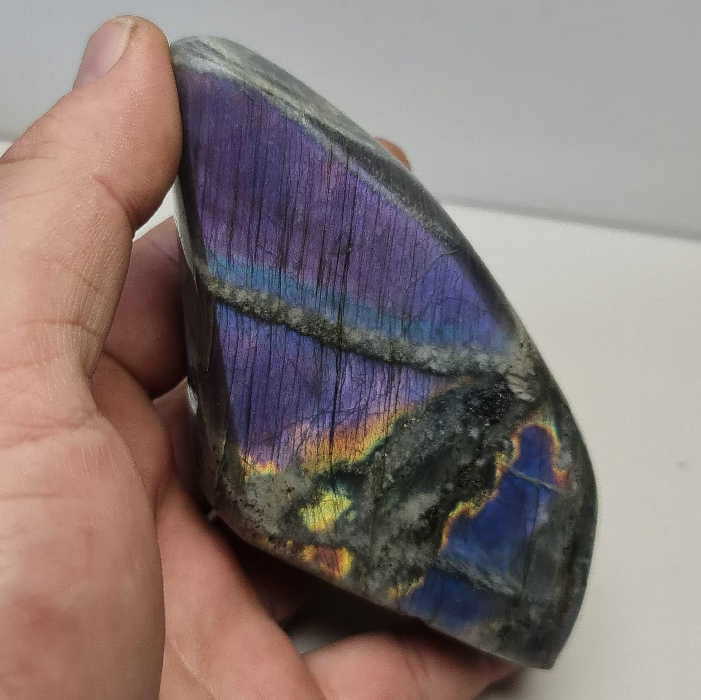 Labradorite forme libre polie