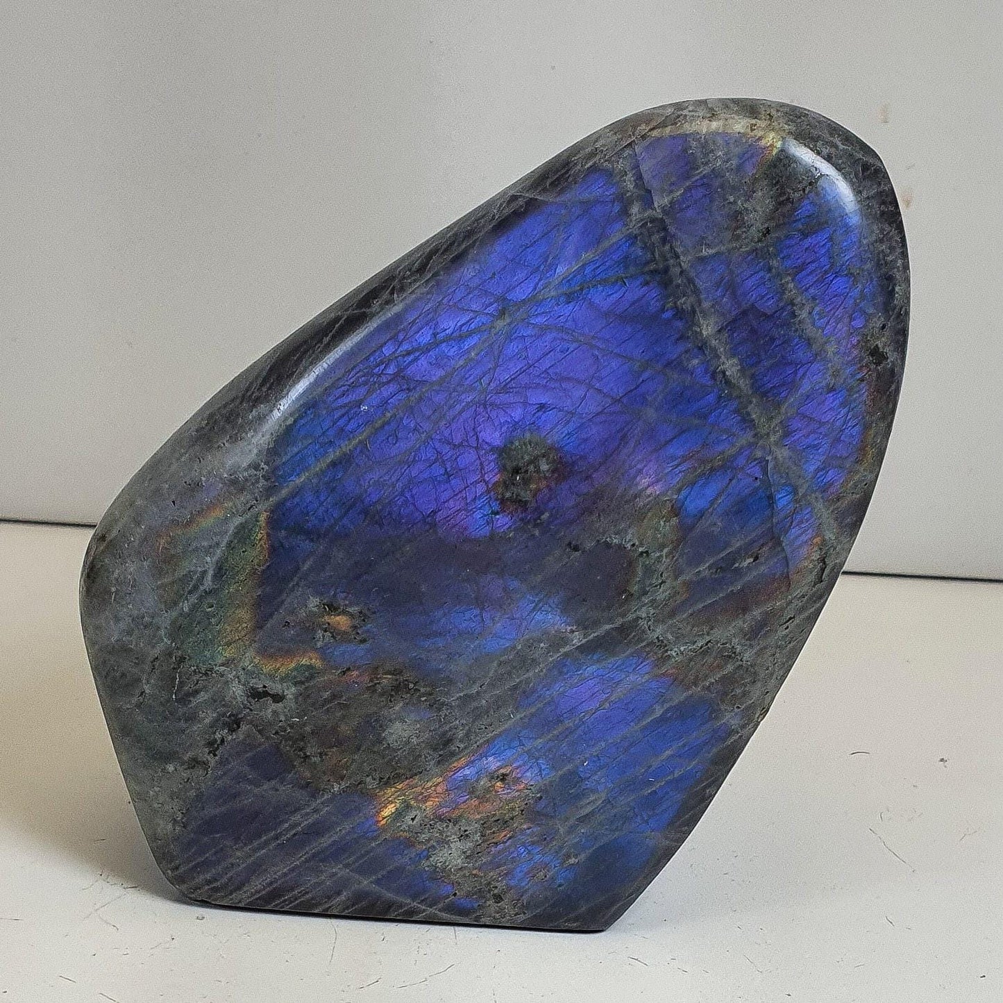 Labradorite forme libre polie