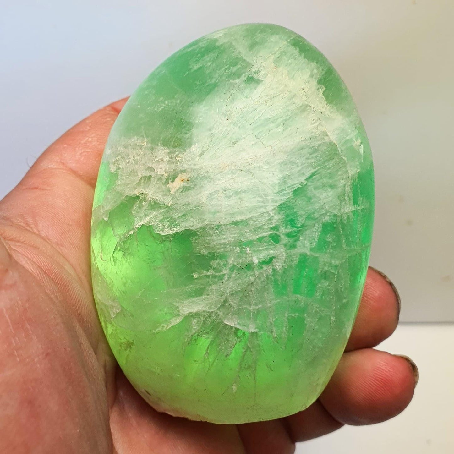 Fluorite verte forme libre polie