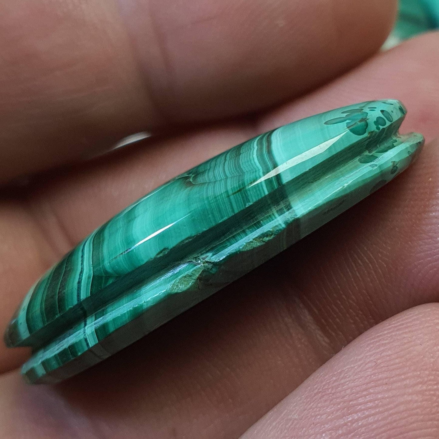 Cabochon malachite rainurée