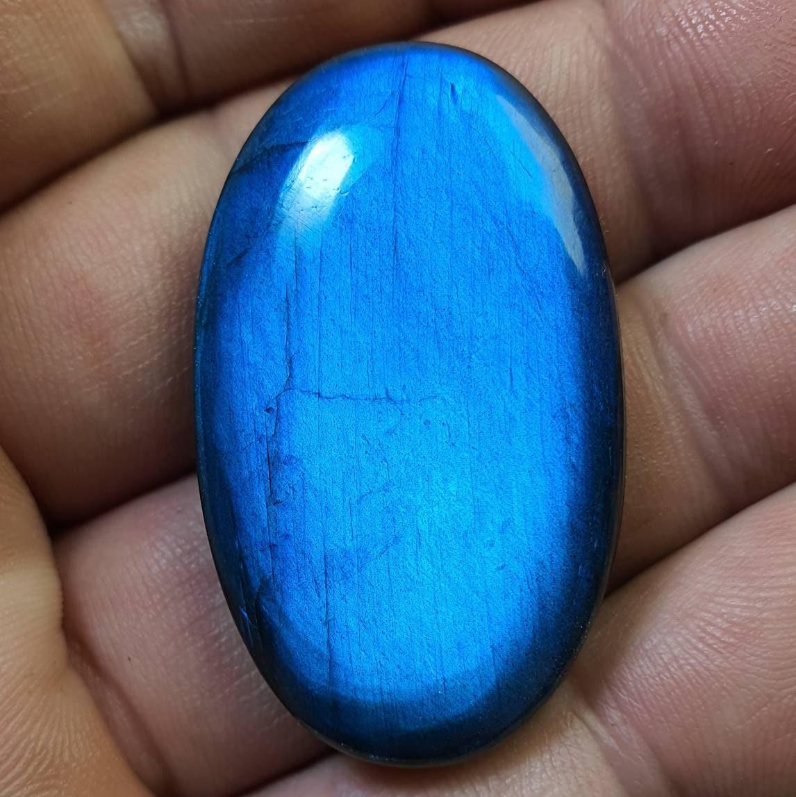 Cabochon labradorite bleue rainurée