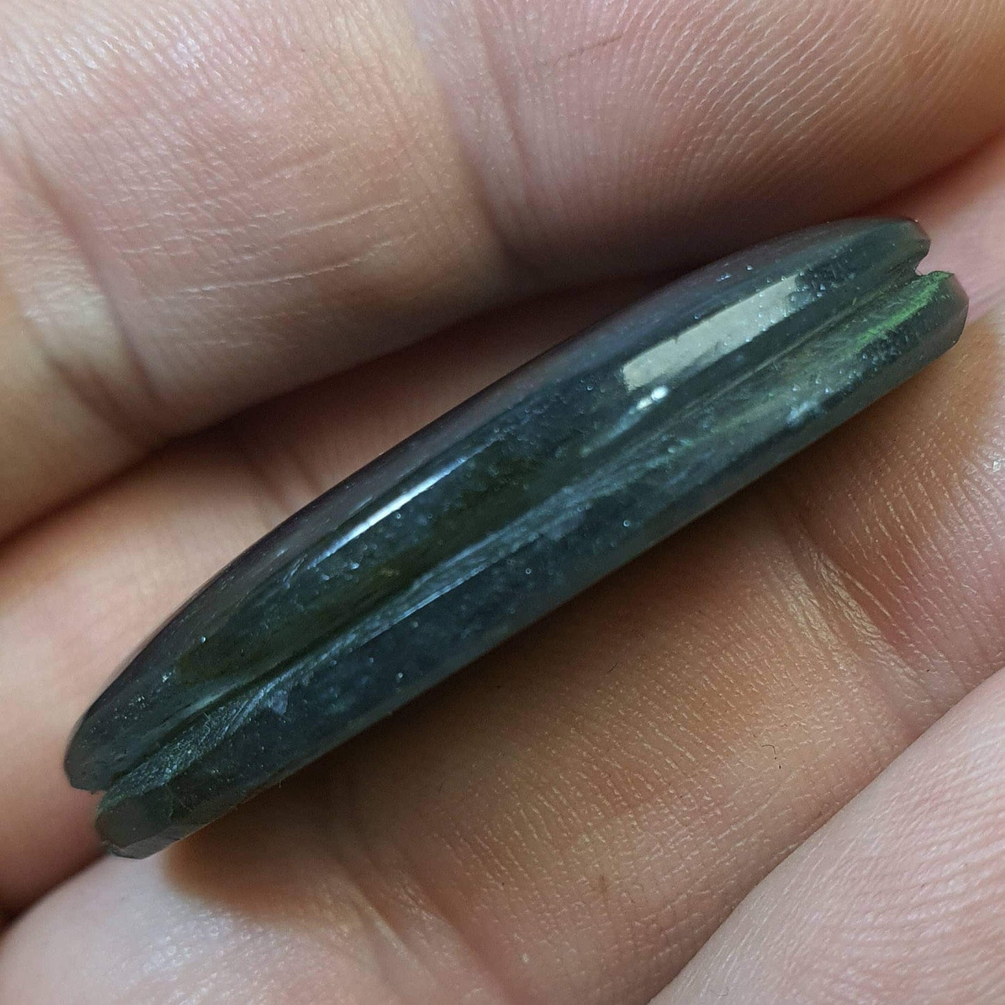 Cabochon labradorite bleue rainurée