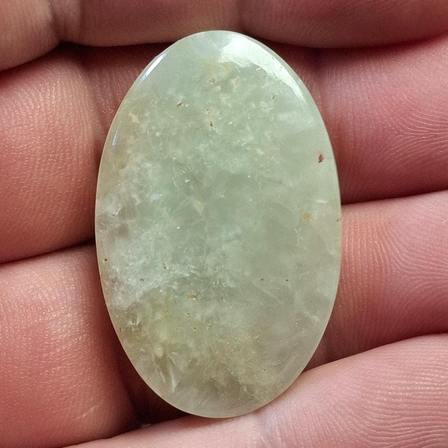 Cabochon prehnite rainurée