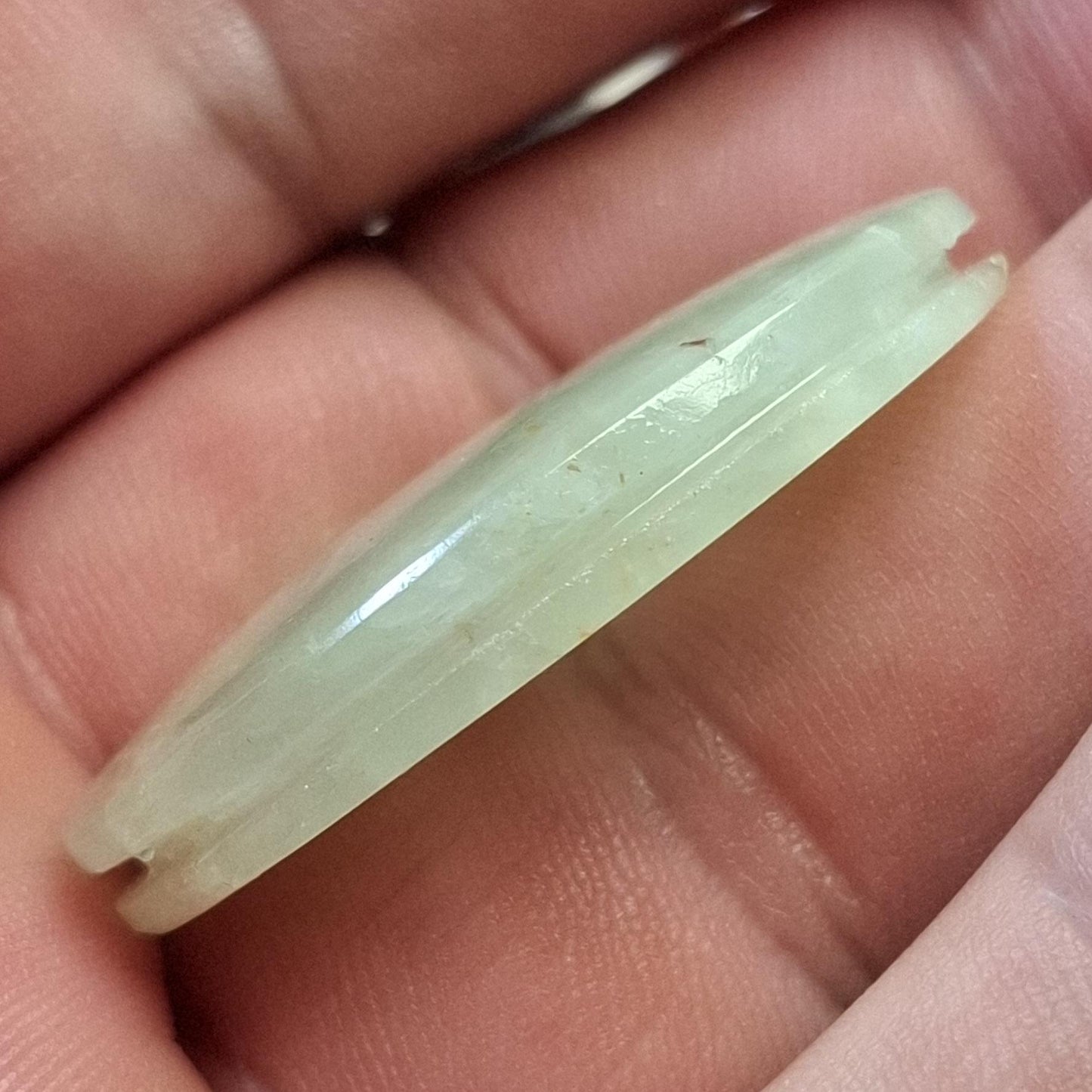 Cabochon prehnite rainurée