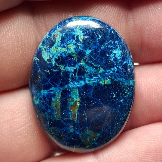 Cabochon shattuckite