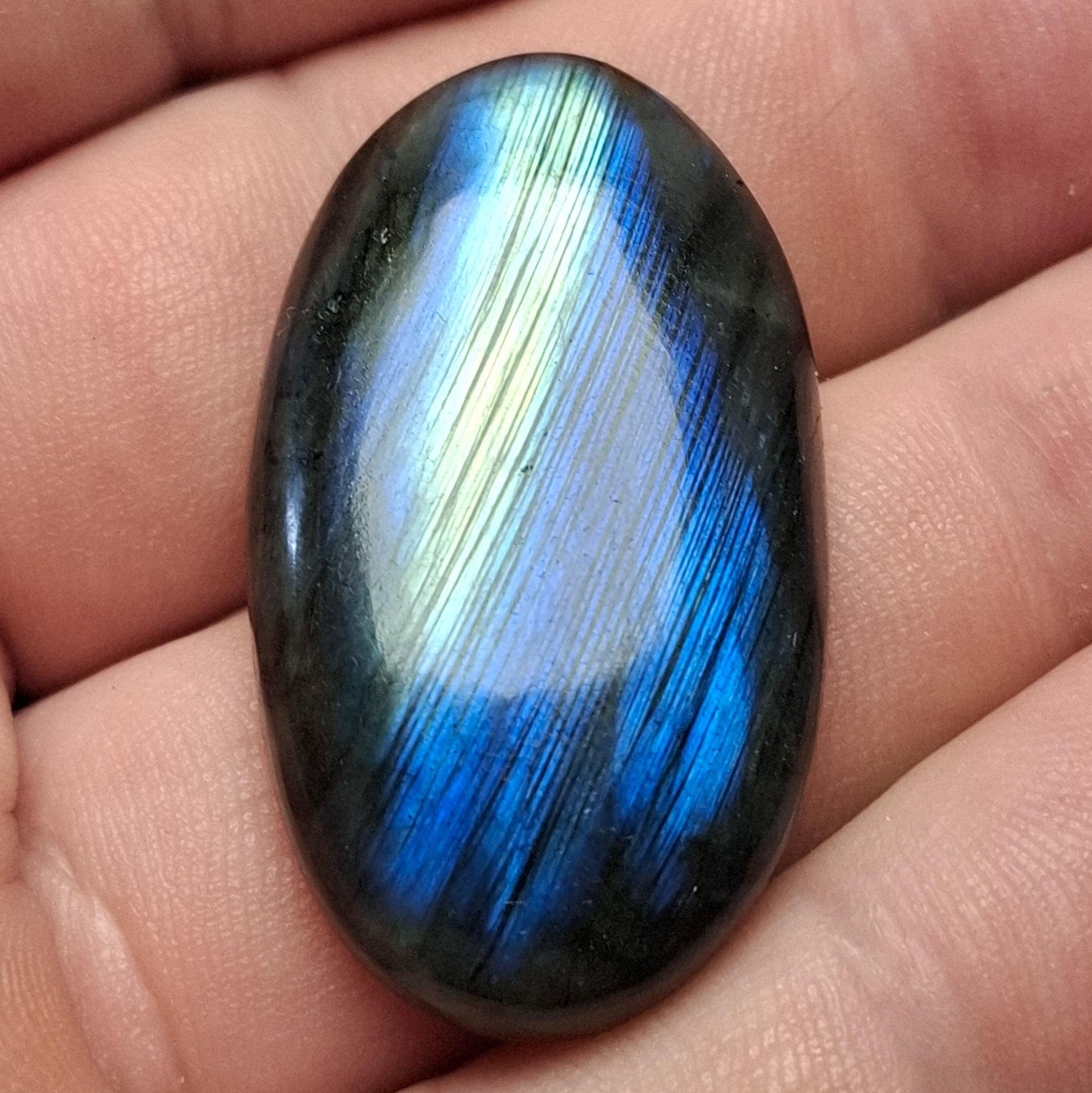 Cabochon labradorite