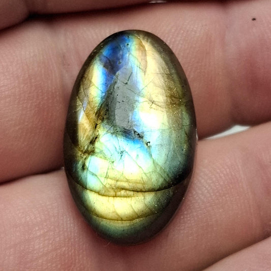 Cabochon labradorite