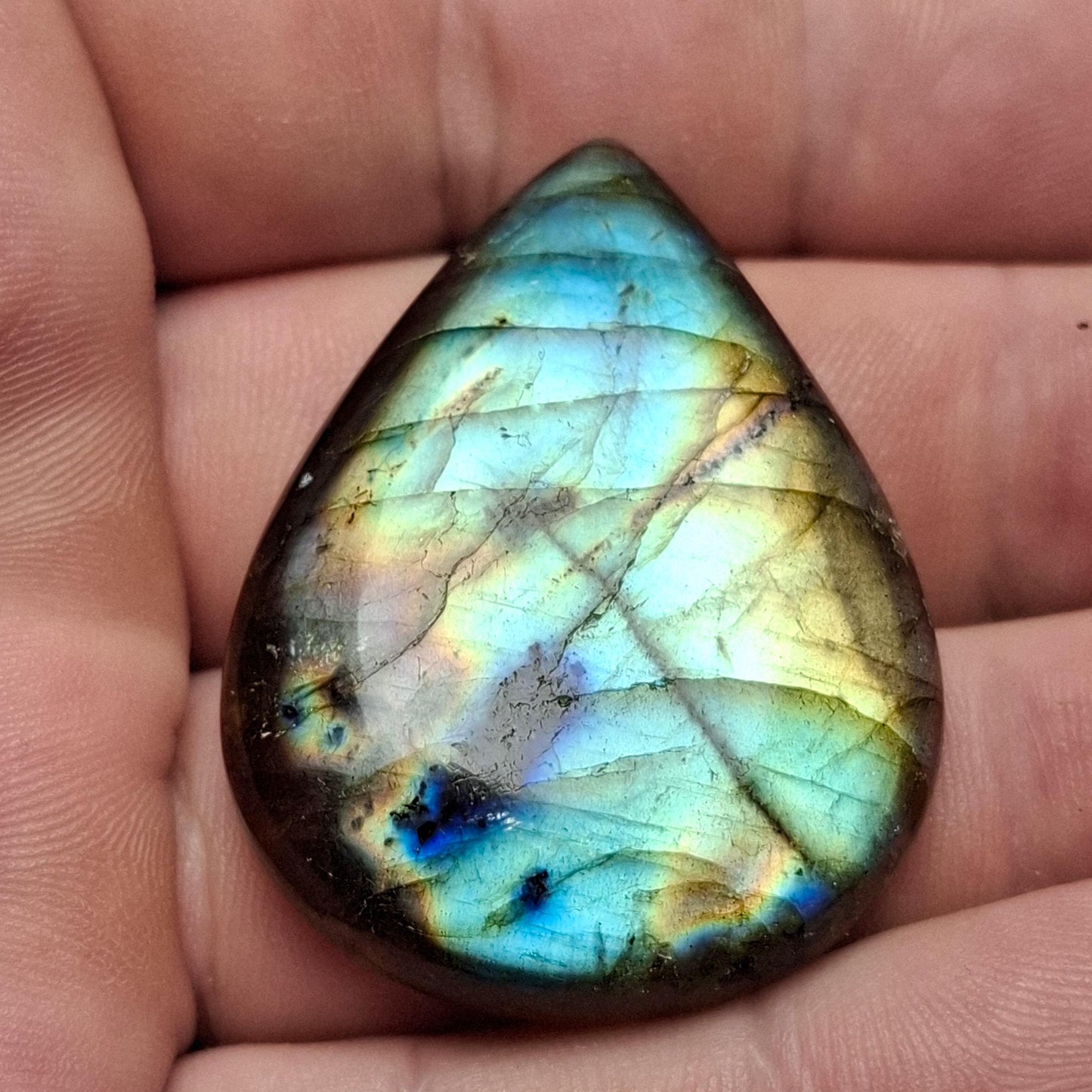 Cabochon labradorite