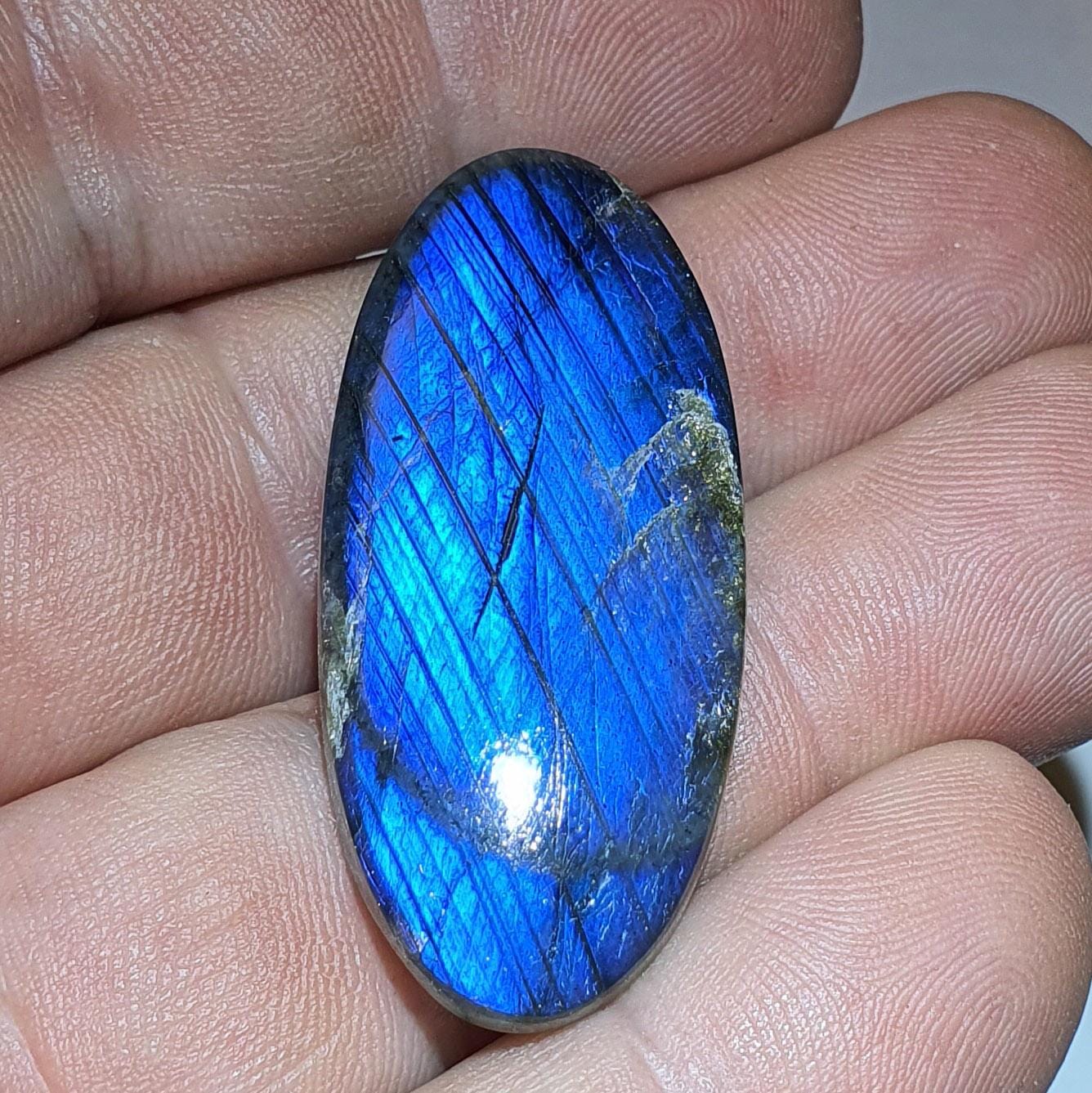 Cabochon labradorite