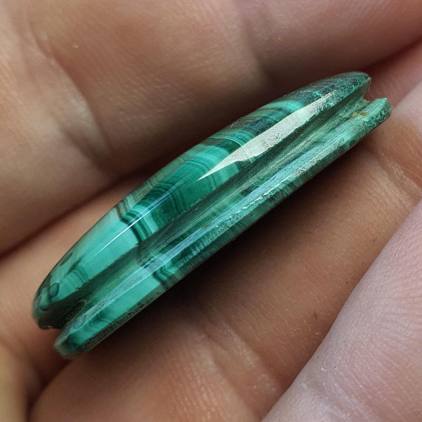 Cabochon malachite rainurée