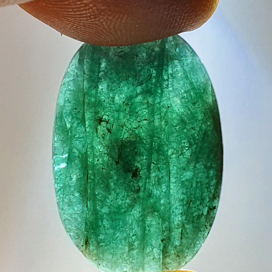 Cabochon apatite verte