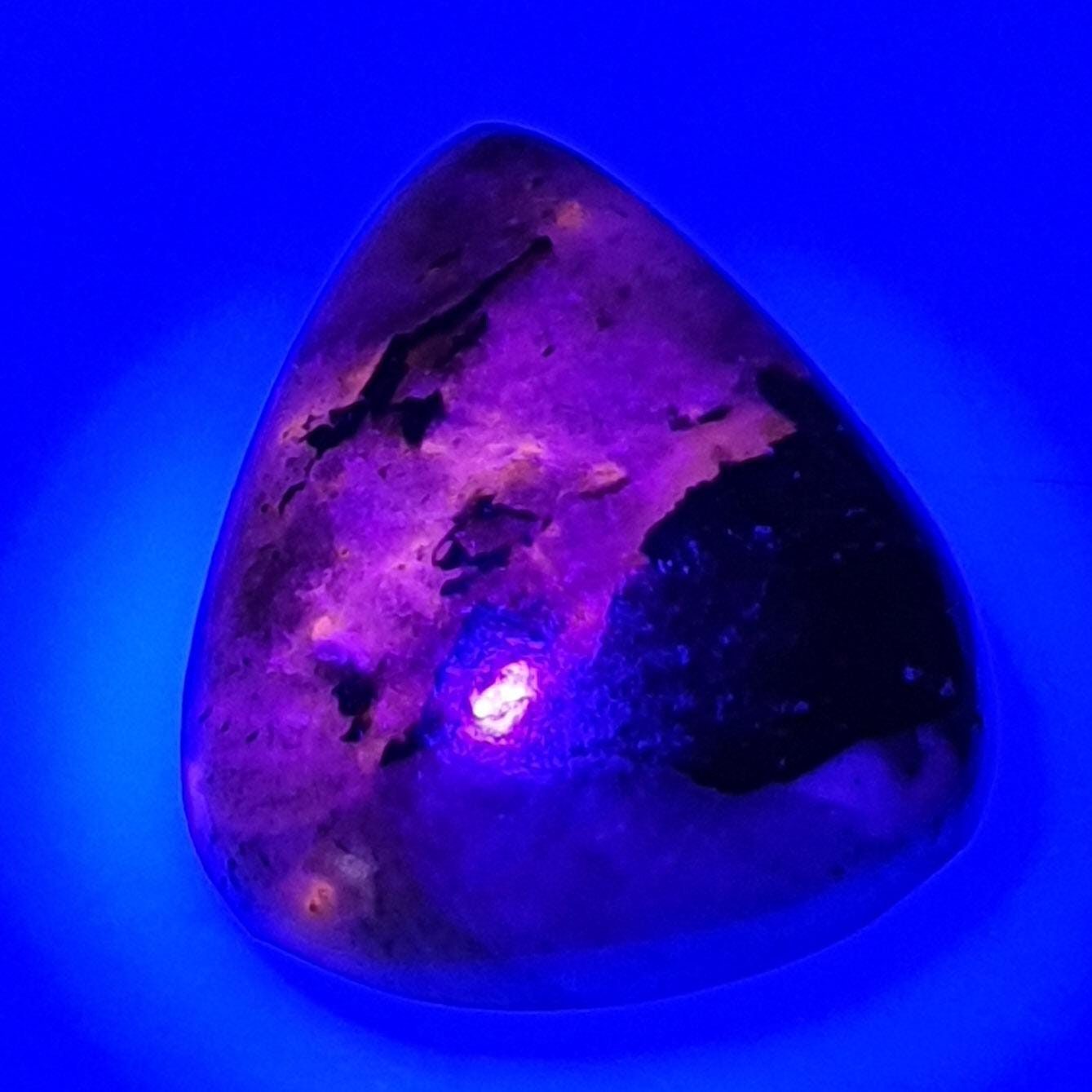 Cabochon eudialyte hackmanite du groenland