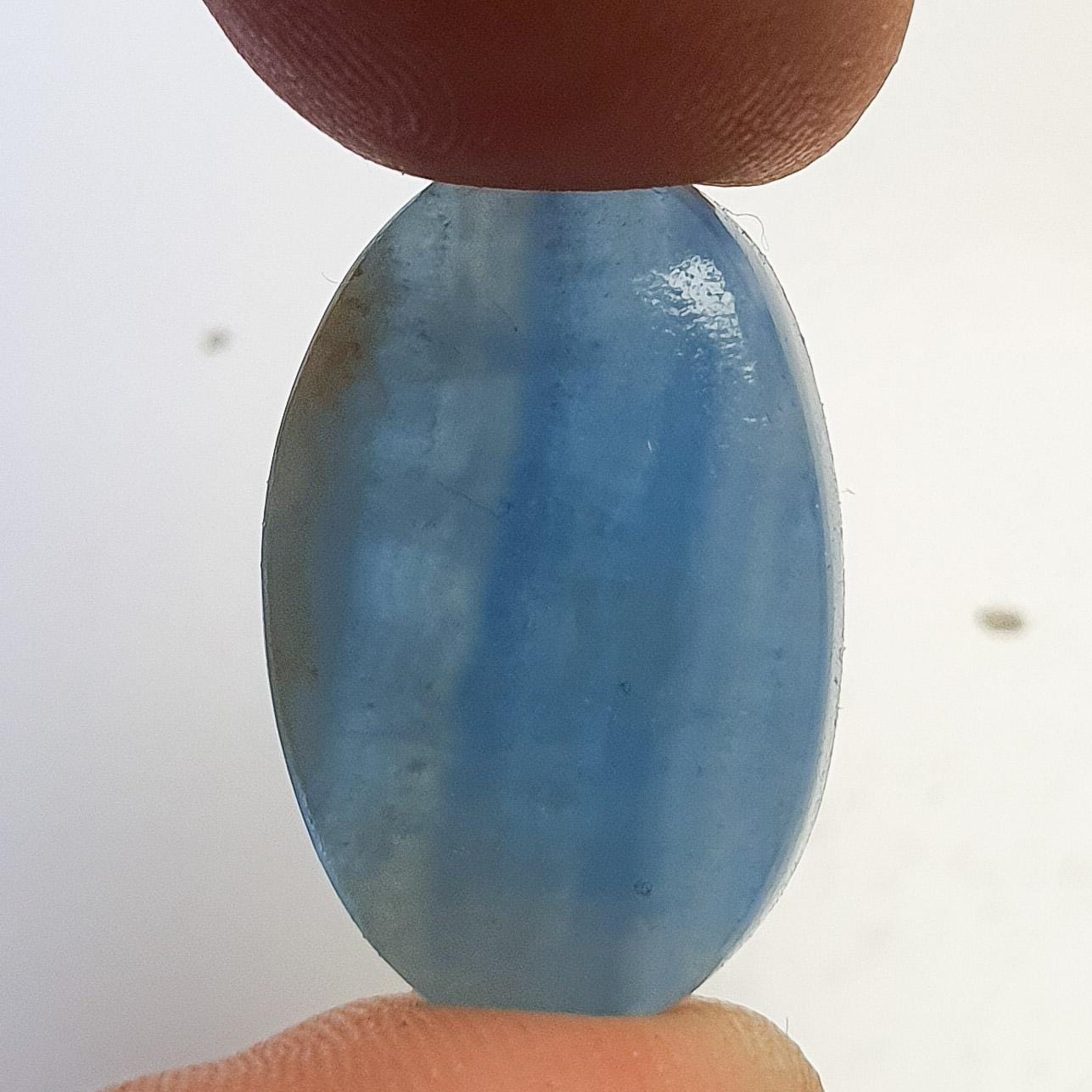 Cabochon aragonite bleue