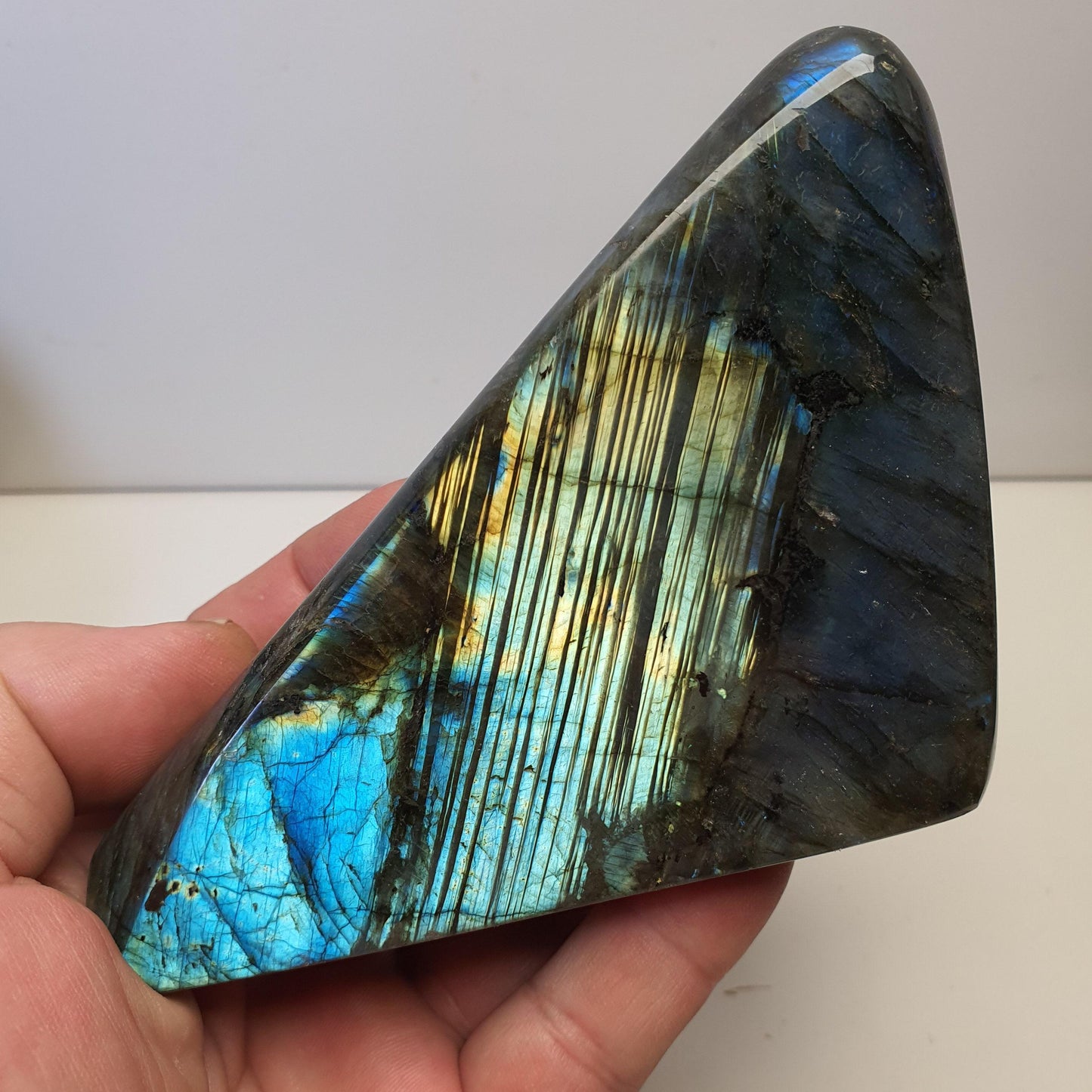 Labradorite forme libre polie