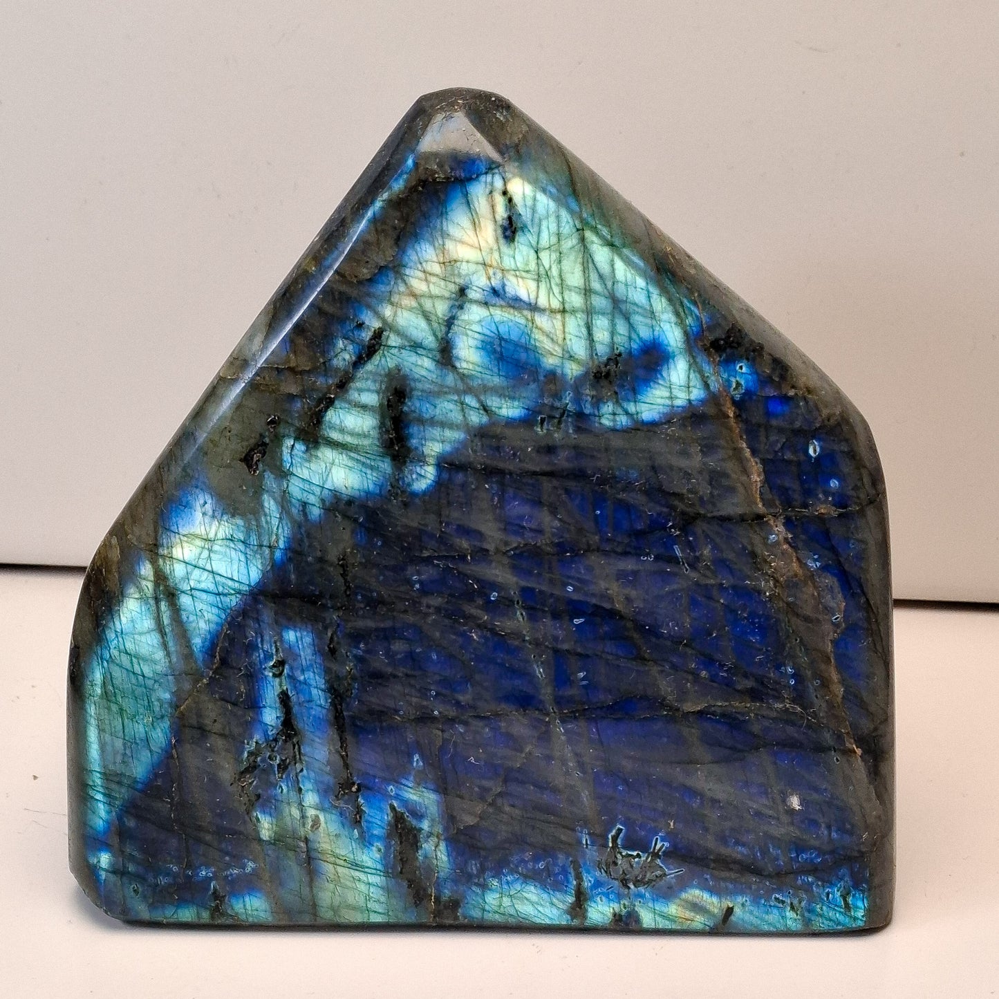 Labradorite forme libre polie