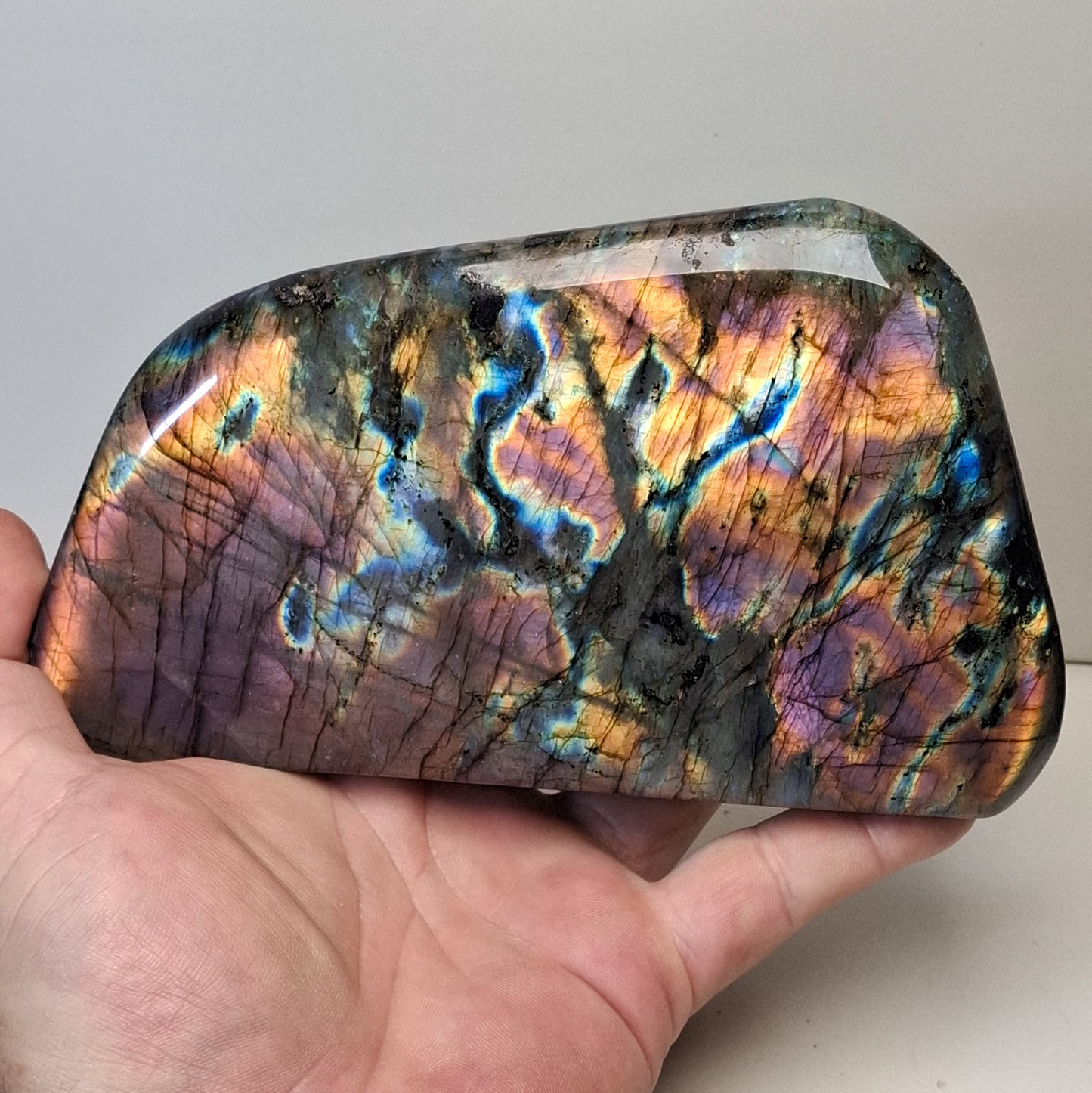 Labradorite forme libre polie