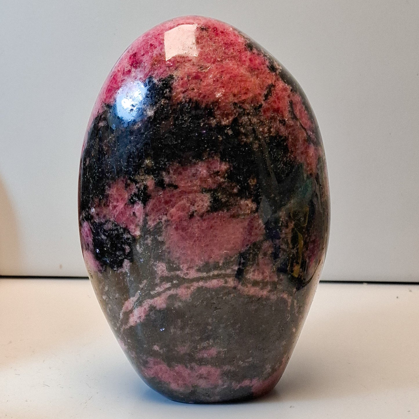 Rhodonite forme libre polie