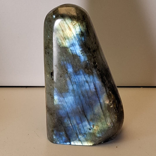 Labradorite forme libre polie