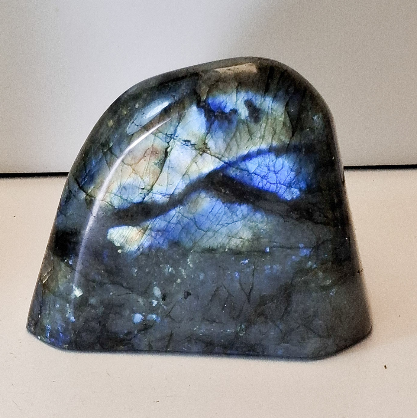 Labradorite forme libre polie