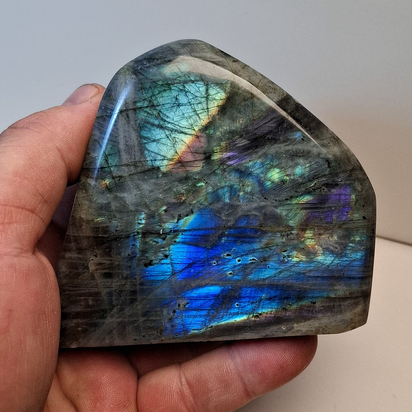 Labradorite forme libre polie