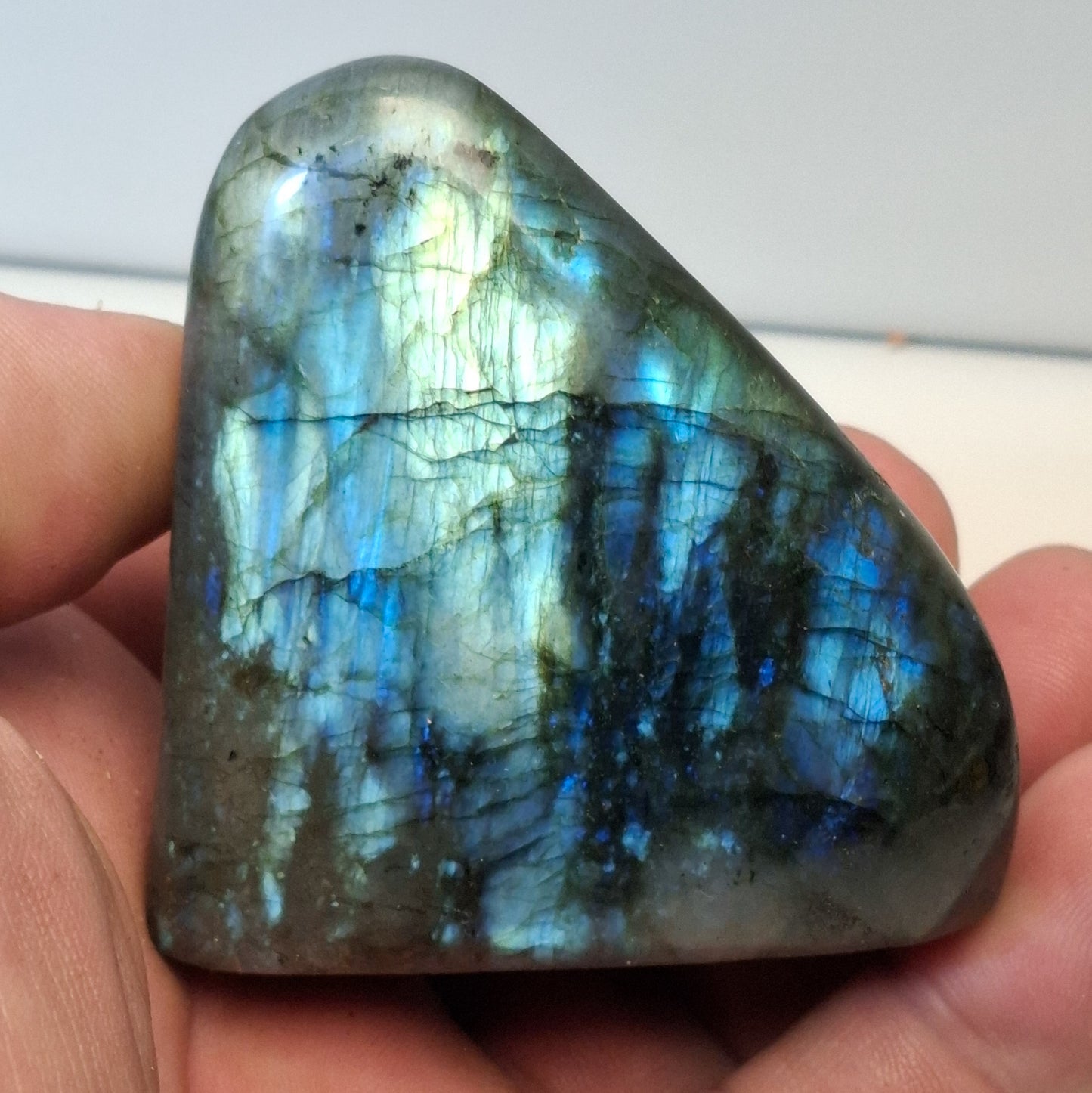 Labradorite forme libre polie