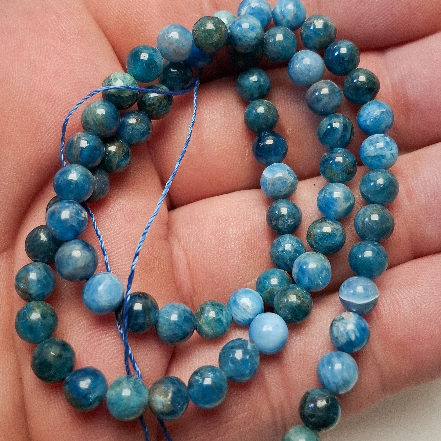 Perles Apatite 6mm, corde 40cm perles rondes naturelles