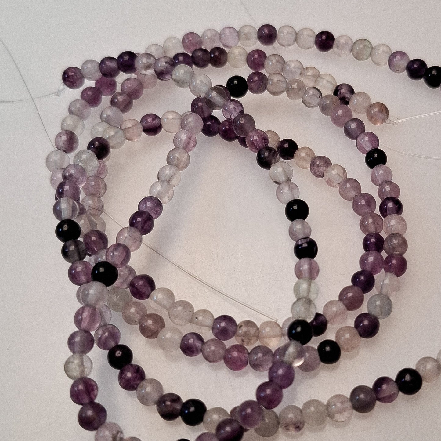 Perles Fluorite 4mm, corde 40cm perles rondes naturelles